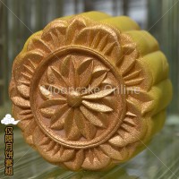 金沙冰皮黑芝麻月饼 Golden Bean Puree with Black Sesame in Gold Dust Snow Skin
