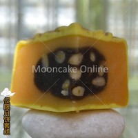 金沙冰皮黑芝麻月饼 Golden Bean Puree with Black Sesame in Gold Dust Snow Skin